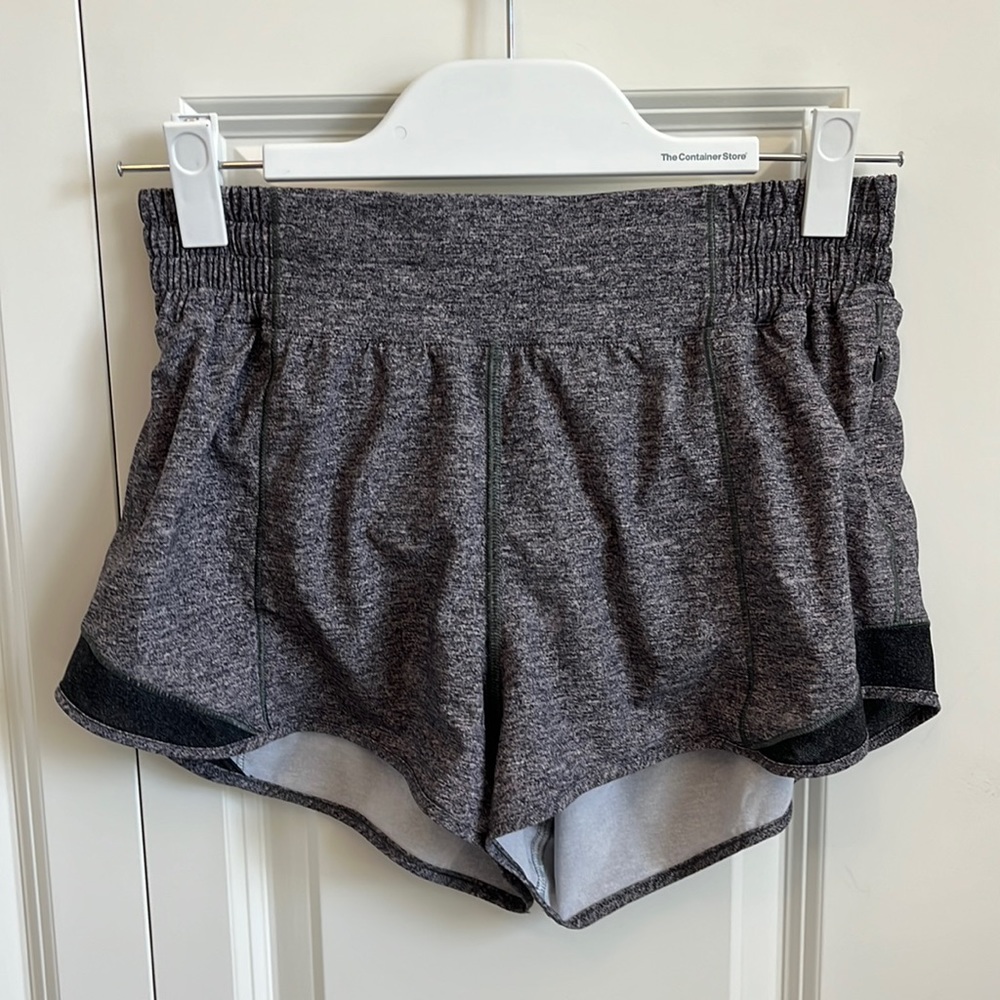Gray lululemon hotty hot shorts 2.5”